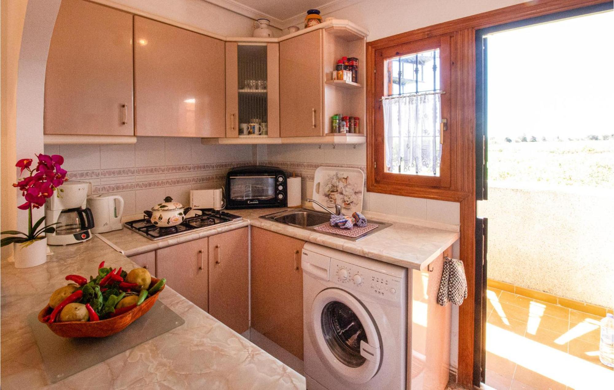 Cozy Apartment In Guardamar Del Segura Eksteriør billede